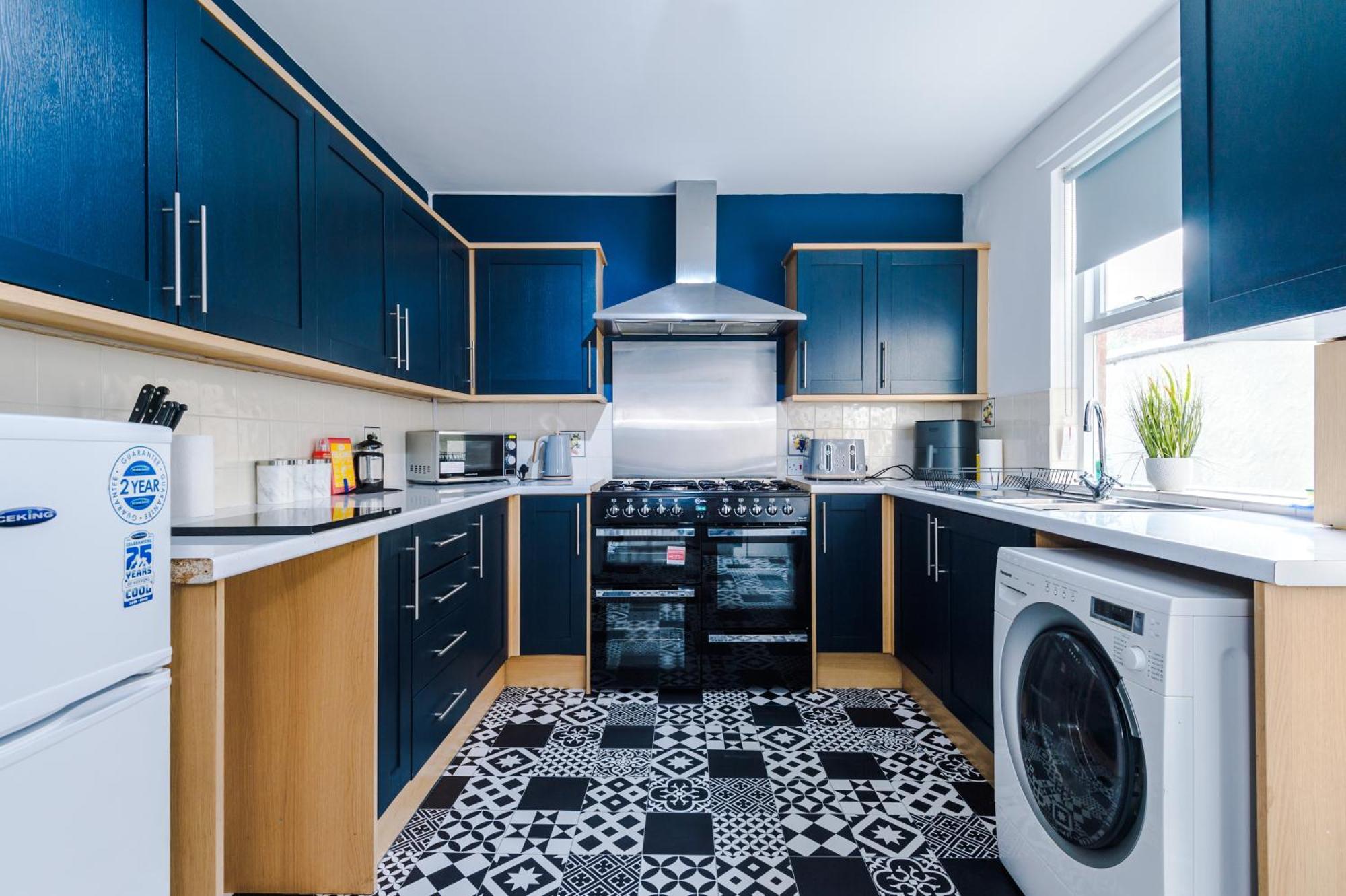 Large 7 Bedroom Town House In Chester City Centre Bagian luar foto